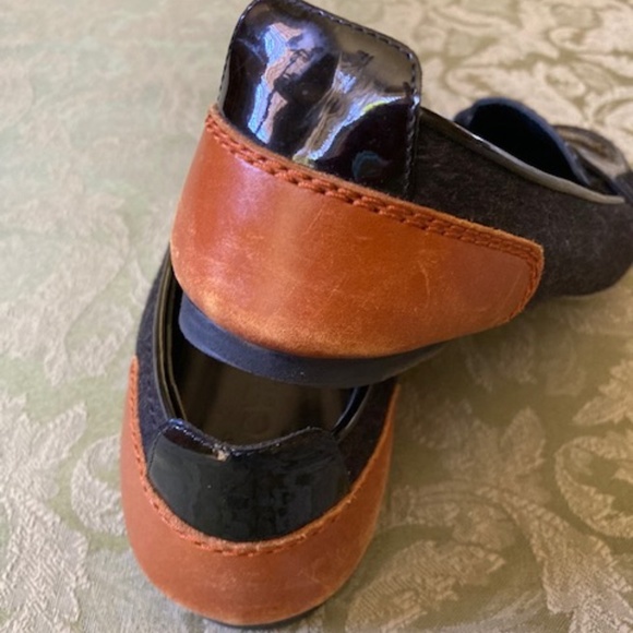 Chanel Loafers - Picture 4 of 8